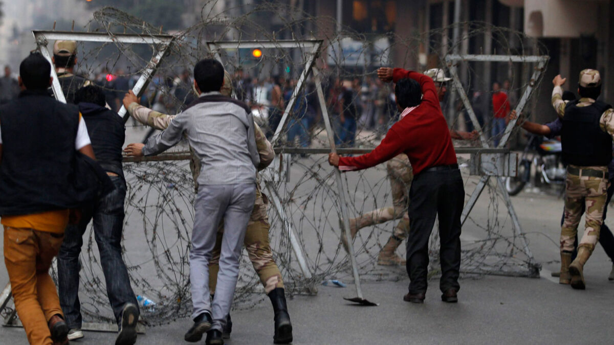 Nuevos enfrentamiento entre la policía y los manifestantes Anti-Mursi