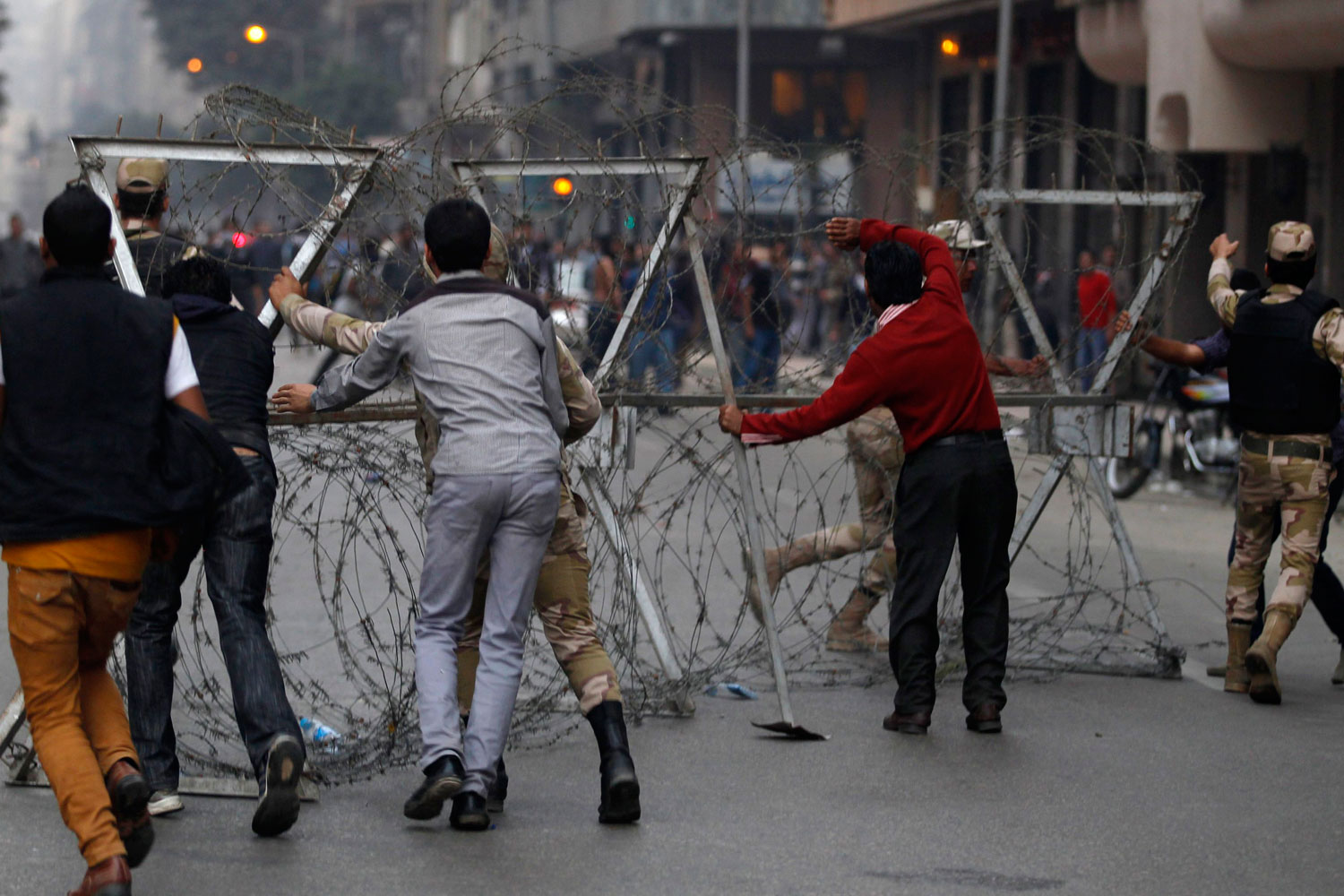 Nuevos enfrentamiento entre la policía y los manifestantes Anti-Mursi