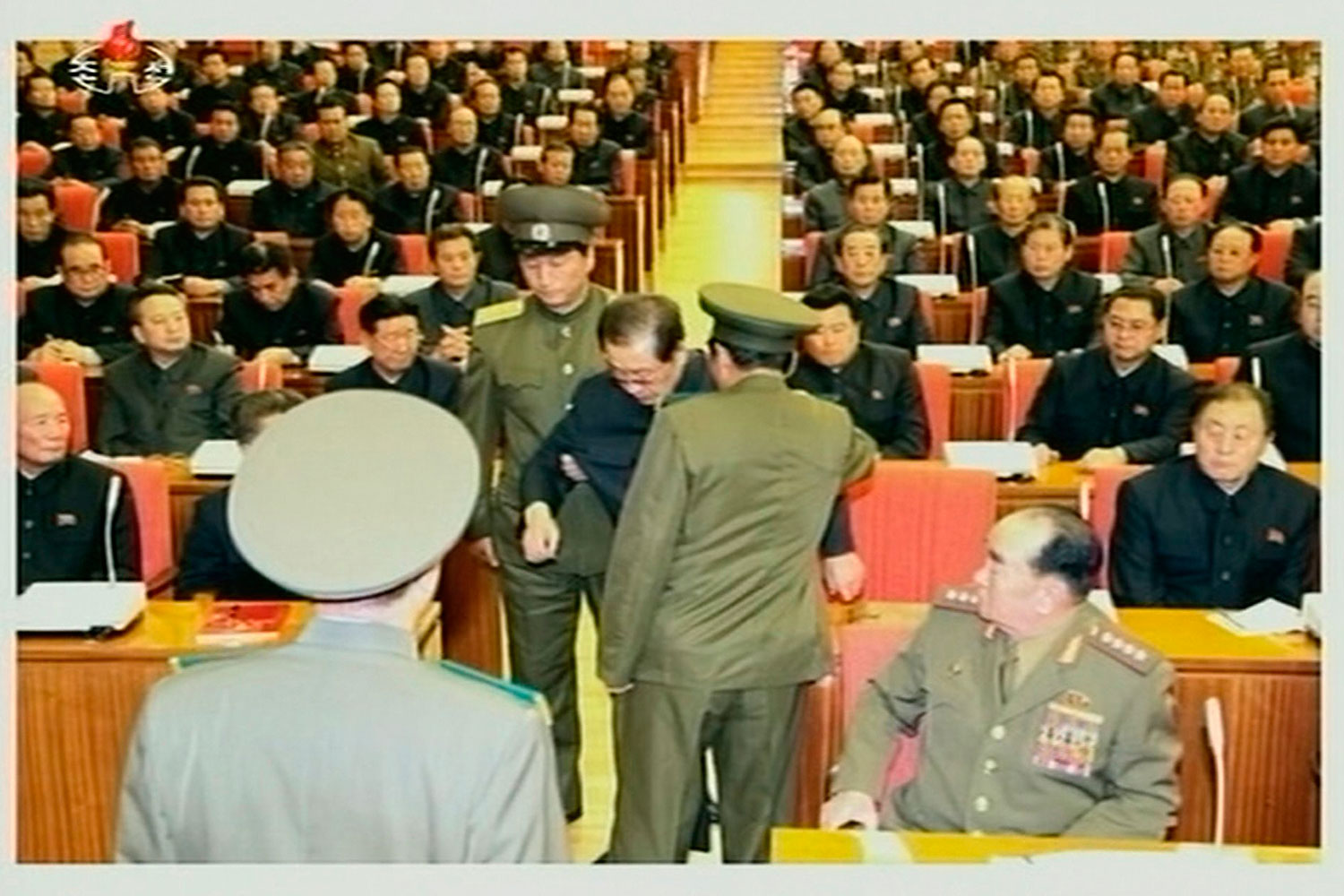 Jang Song-Thaek, el tío de Kim Jong Un, fue destituido por haber cometido "actos criminales"