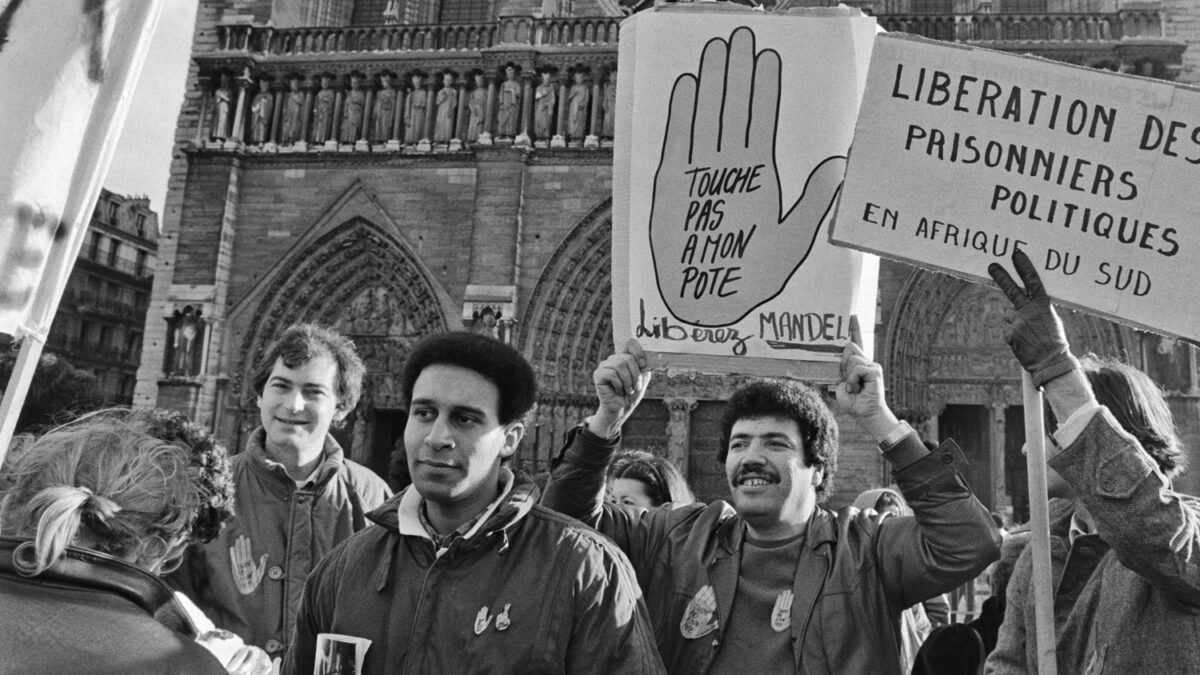 Mandela rechaza la libertad que le ofrece el Gobierno a cambio del exilio