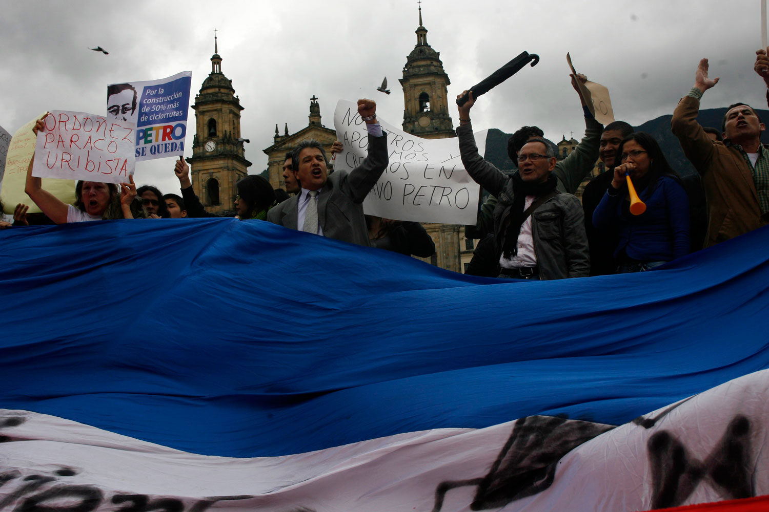Manifestación tras inhabilitar 15 años al alcalde de Bogotá, Gustavo Preto