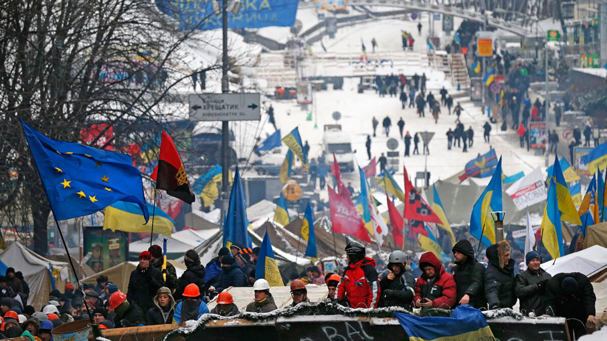 Gobierno y oposición se sientan a negociar en Kiev