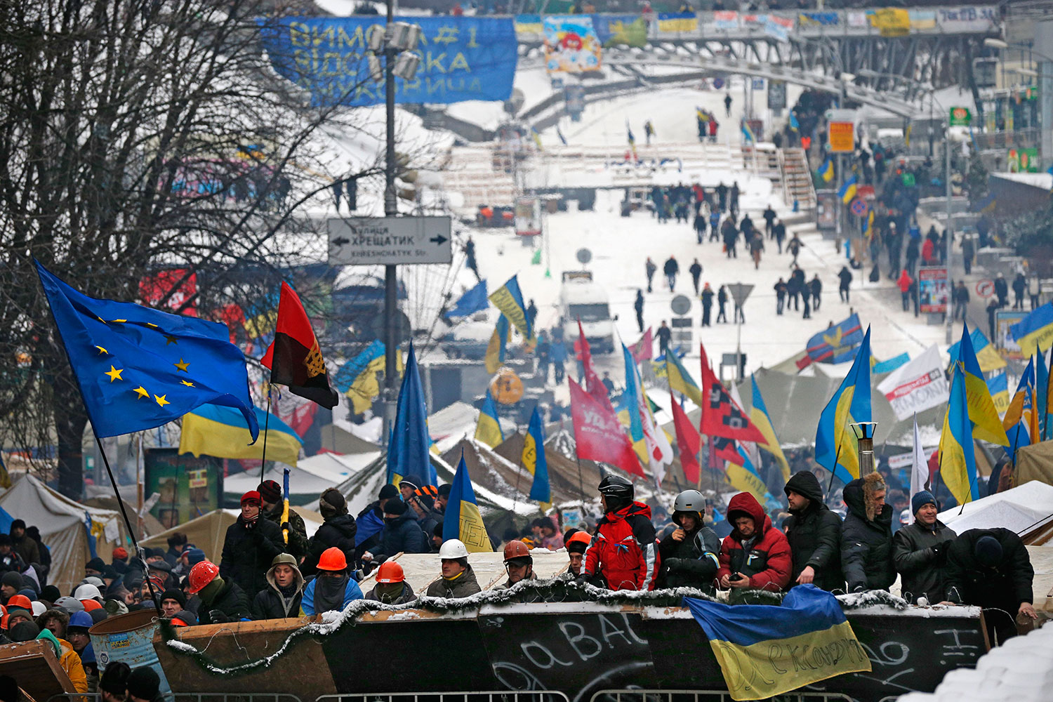 Gobierno y oposición se sientan a negociar en Kiev