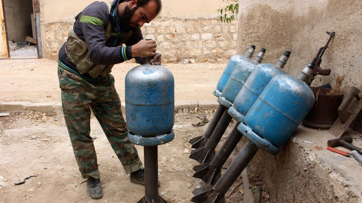 Tras años de conflicto, las armas caseras ganan protagonismo en Siria.