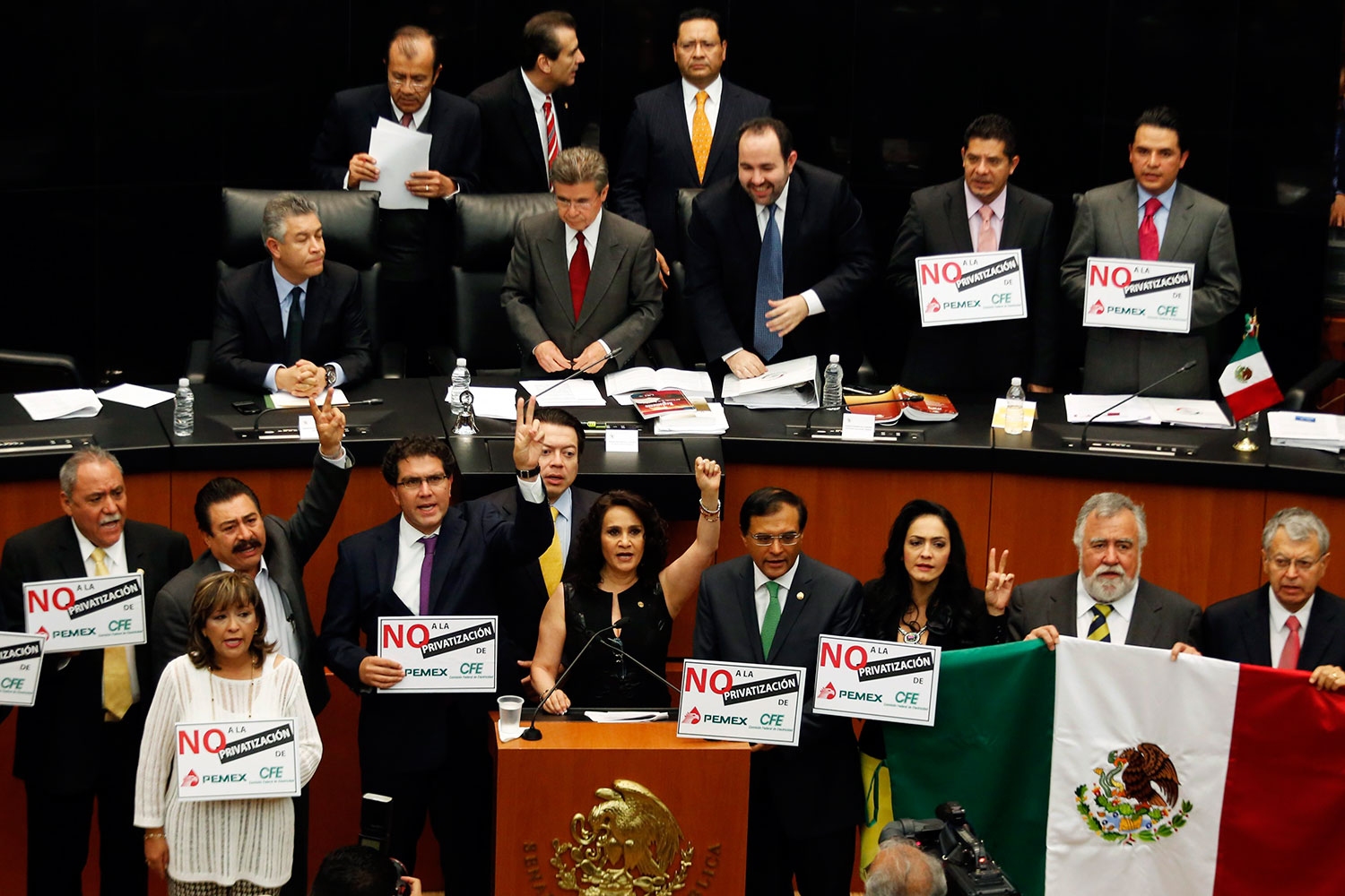 Avanza la reforma energética en el Senado mexicano.