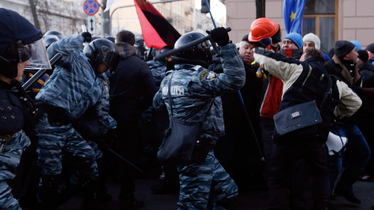 Mikola Azarov ha pedido disculpas por el uso de la fuerza de la Policía contra manifestantes