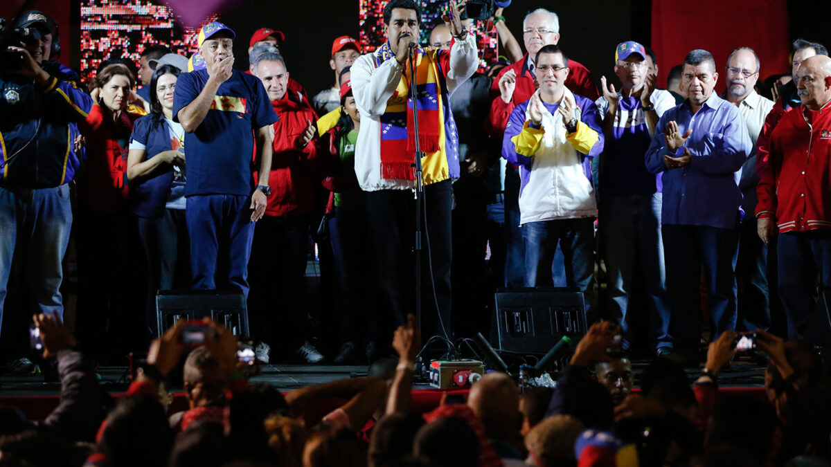 Maduro pide a la oposición que acepte la derrota y Capriles habla de división en Venezuela