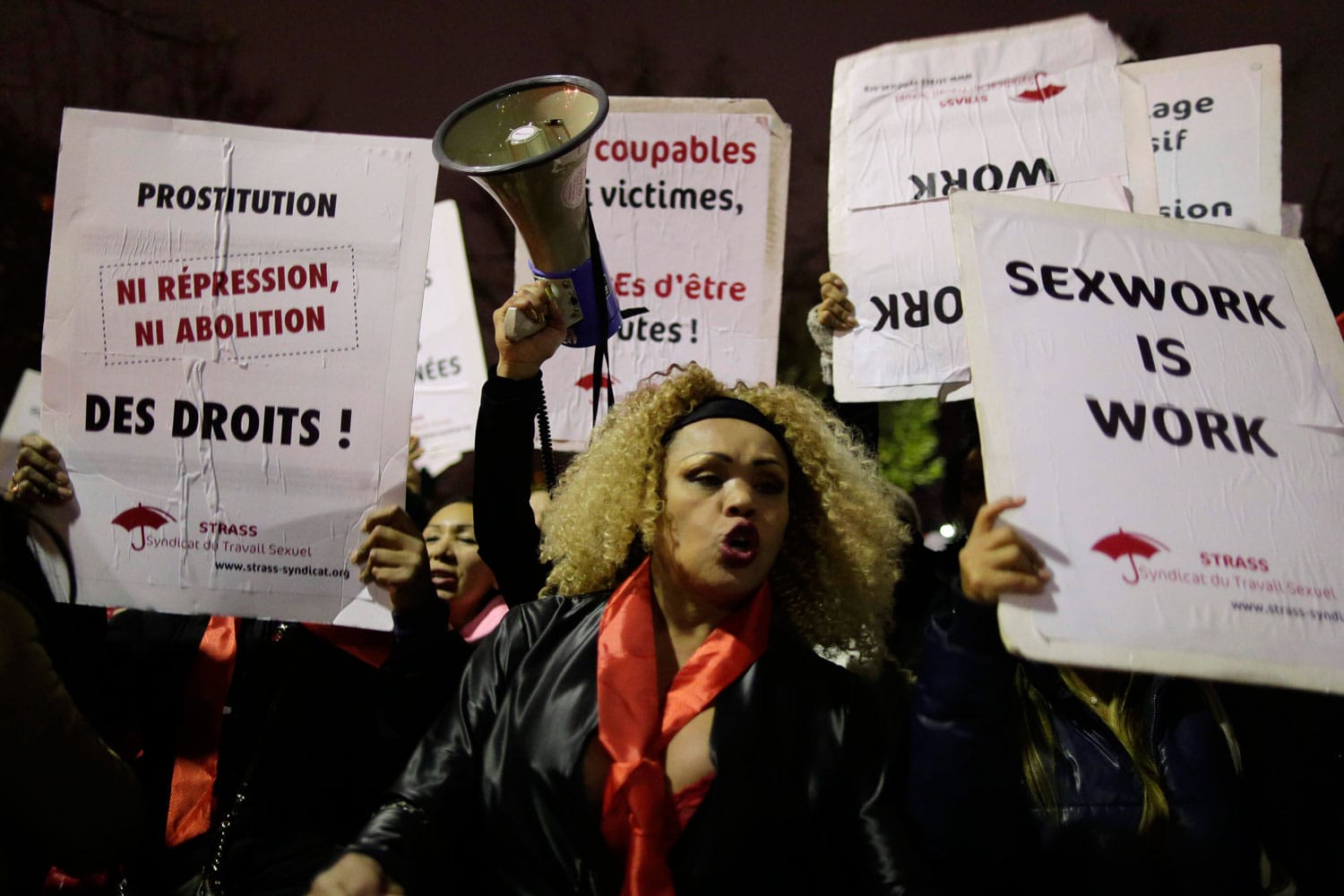 Se aprueba la Ley que penaliza a clientes de la prostitución