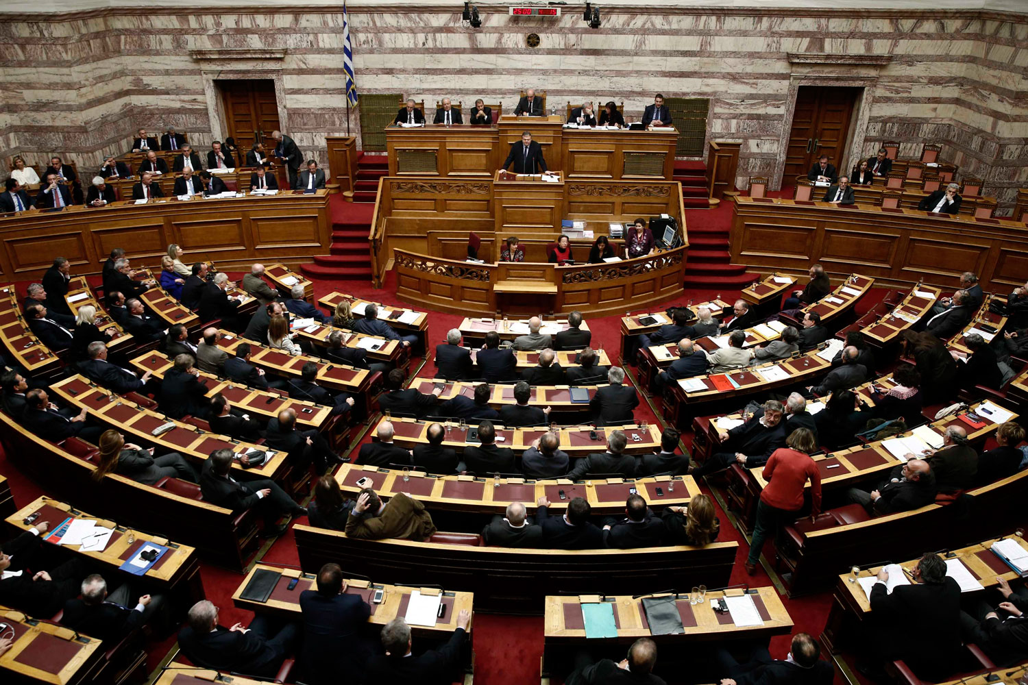 El Parlamento griego aprueba los Presupuestos de 2014 sin el beneplácito de la Troika