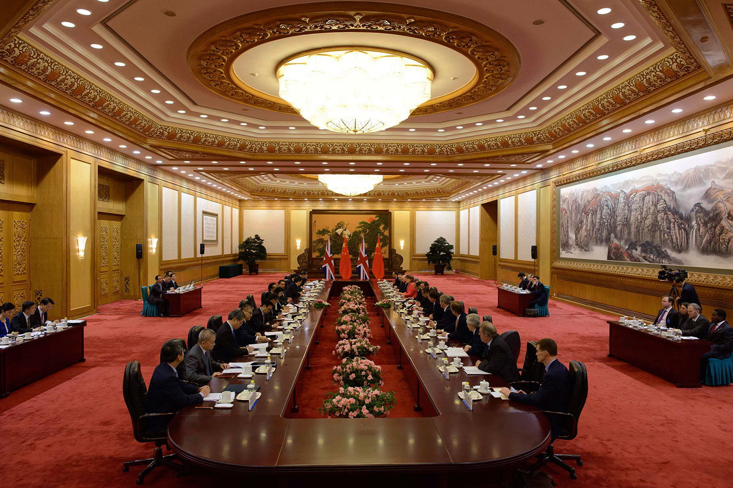 El primer ministro británico y su homólogo chino se reúnen en Beijing