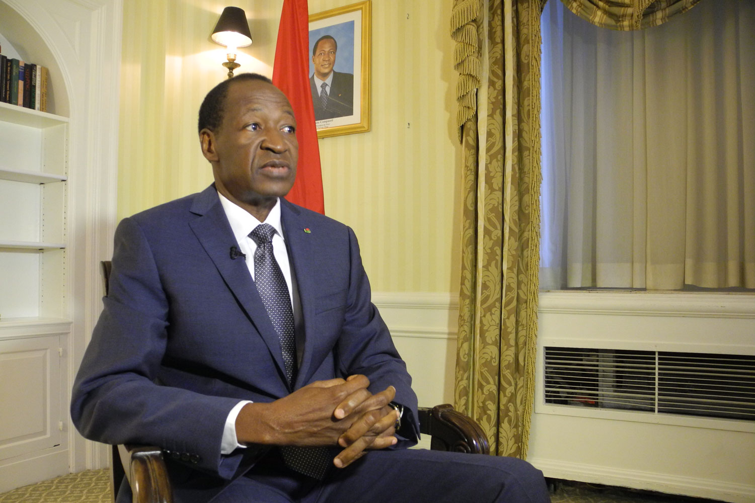 Dimiten 75 diputados de Burkina Faso por los rumores de que el presidente modificará la Constitución