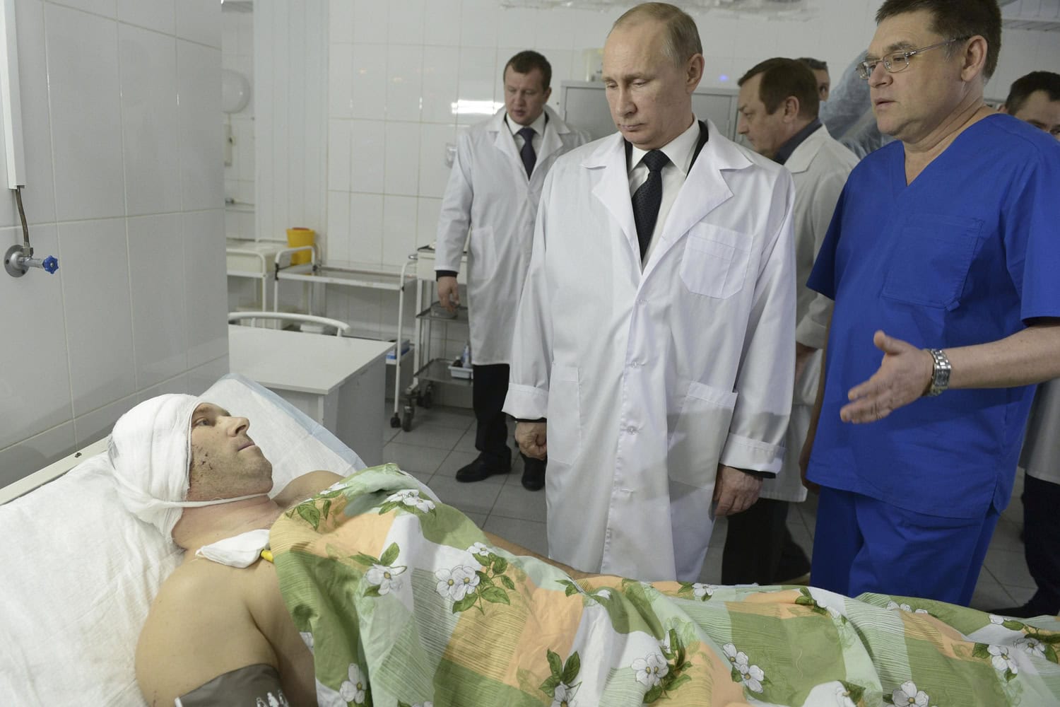 Putin visita a los heridos por el atentado de Volgogrado