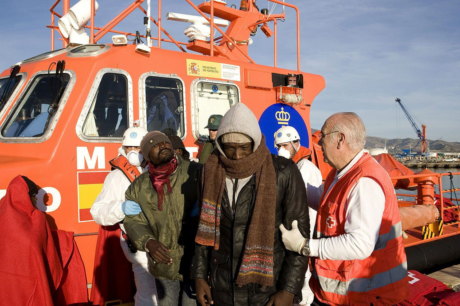 Interceptan una patera con 51 subsaharianos a bordo -entre ellos, 17 mujeres y 9 niños- en Motril
