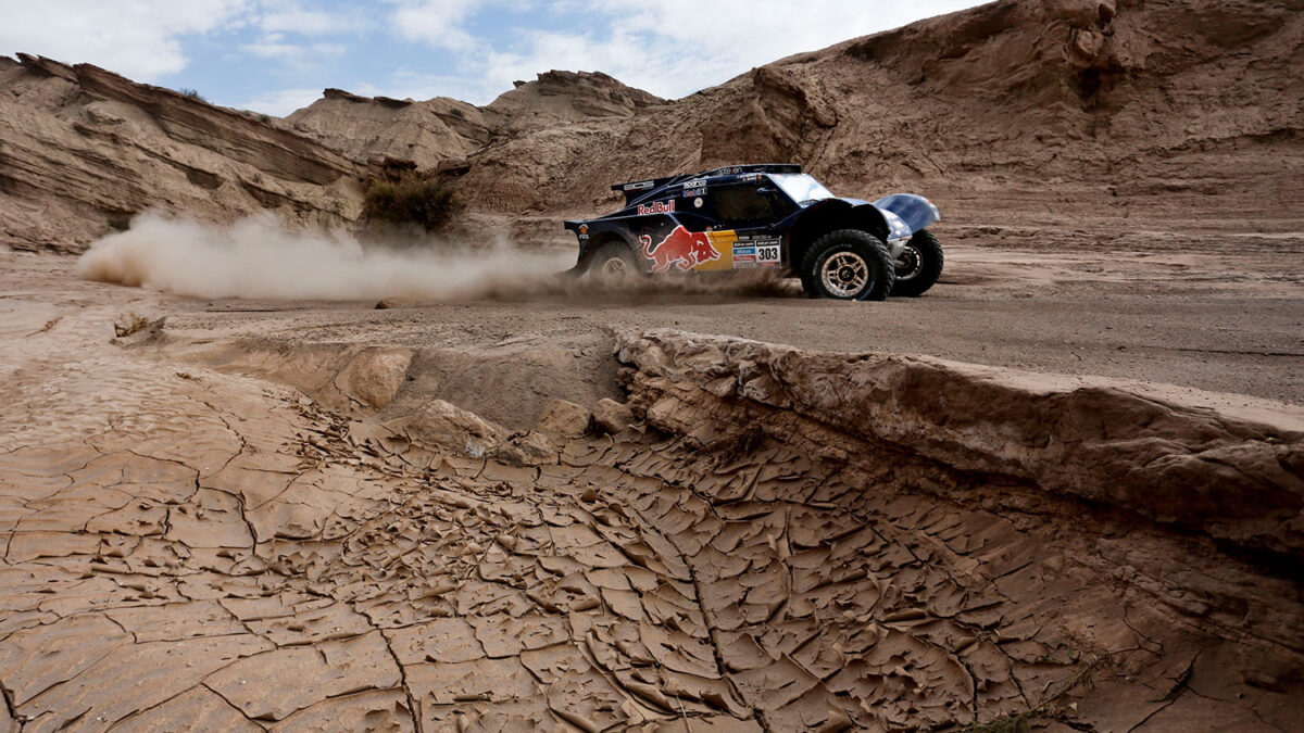 Sáinz nuevo líder de Dakar en coches