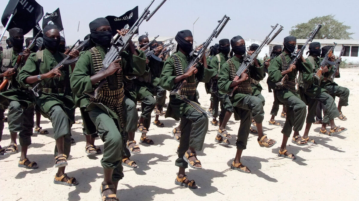 Más de 30 milicianos de Al Shabaab, incluidos varios comandantes, mueren en un bombardeo en Somalia