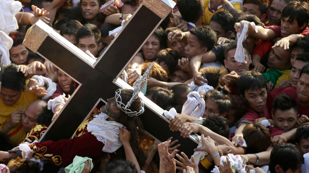 Procesión para rezar por las víctimas del tifón Haiyan