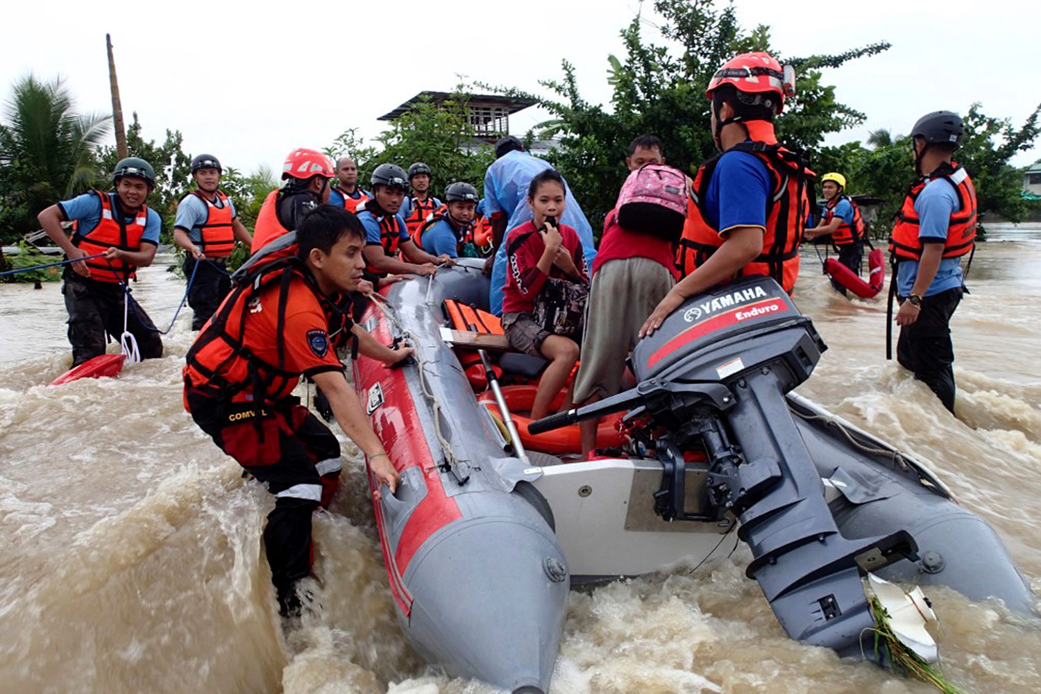 Al menos 13 muertos y 6 desaparecidos en las inundaciones y aludes de los últimos días en Filipinas
