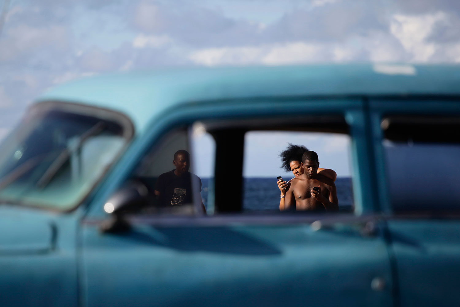 Los cubanos podrán acceder a Internet a través de sus teléfonos móviles