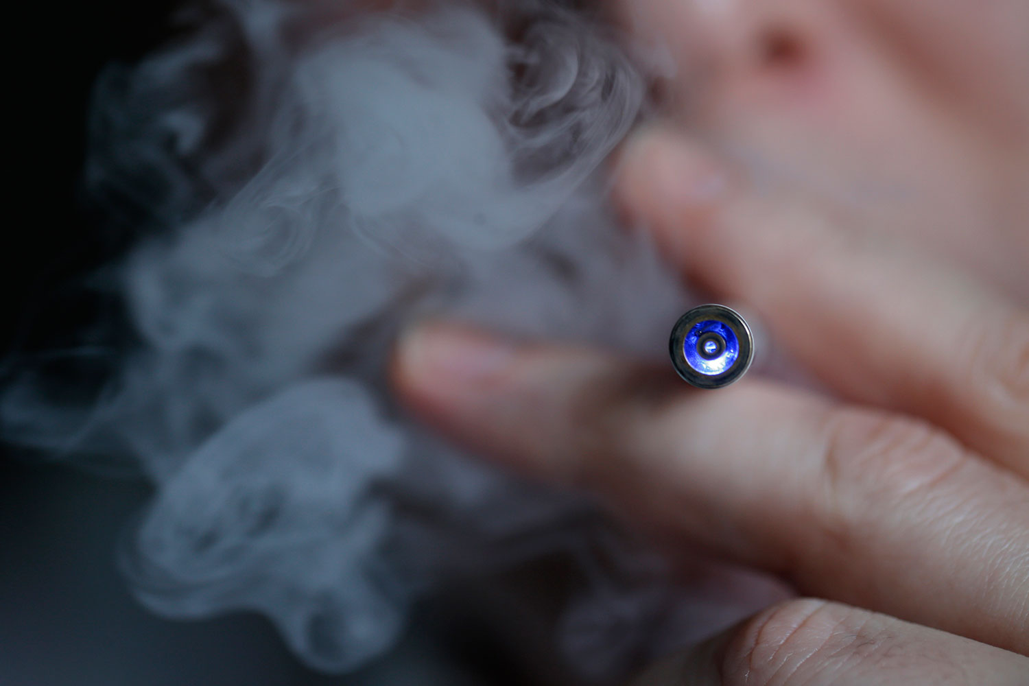 Reino Unido prohibirá la venta de cigarrillos electrónicos a menores de 18 años