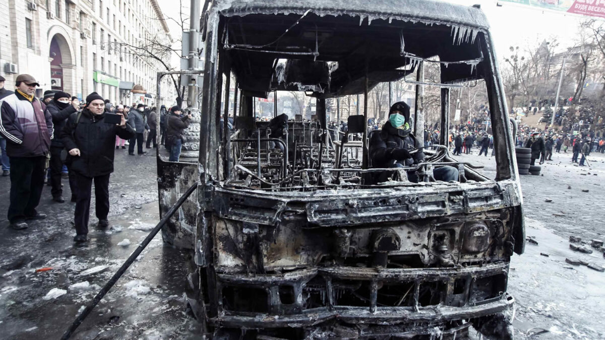 La segunda jornada de violencia en Ucrania enfrente a la Policía y a los manifestantes