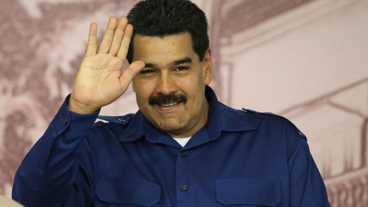 Dimiten todos los ministros de Nicolás Maduro para «facilitar la renovación del Gobierno»