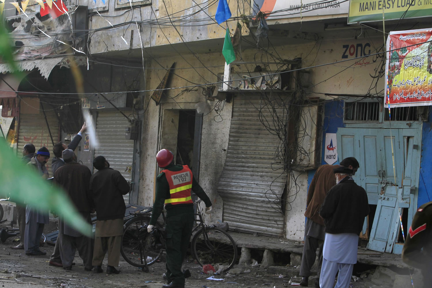 Un terrorista suicida se inmola en un céntrico bazar en Pakistán dejando 13 muertos