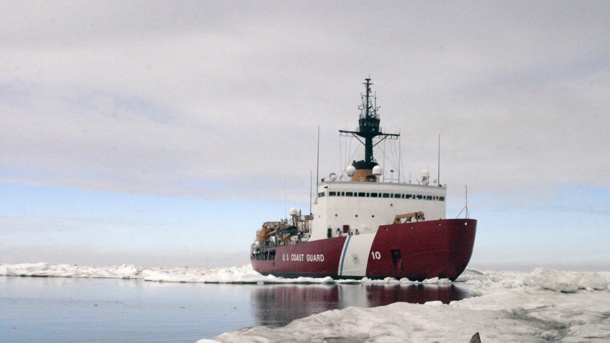 El barco chino que iba a rescatar al Akademik también se queda varado en el hielo