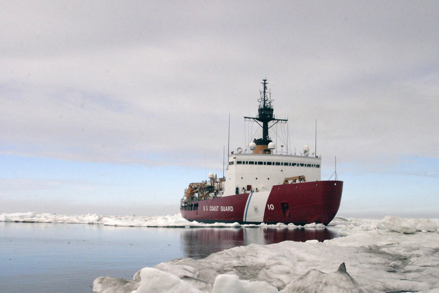 El barco chino que iba a rescatar al Akademik también se queda varado en el hielo