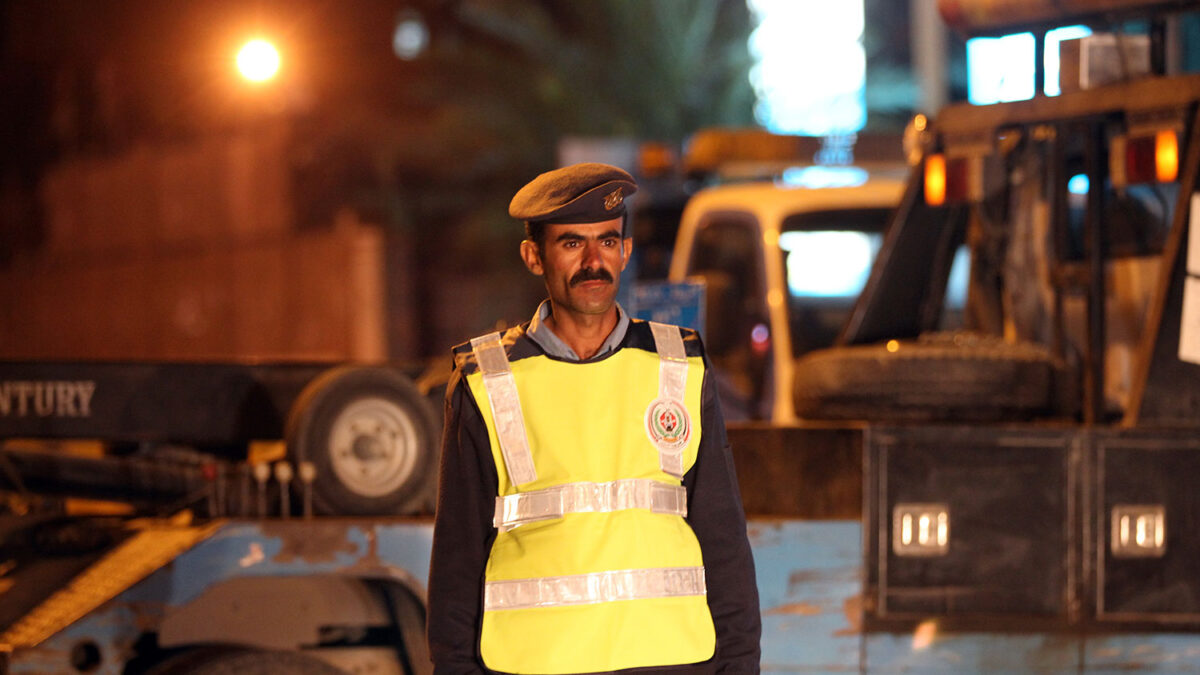 Siete policías muertos, dos heridos y varios presos fugados tras explotar un coche bomba en Saná