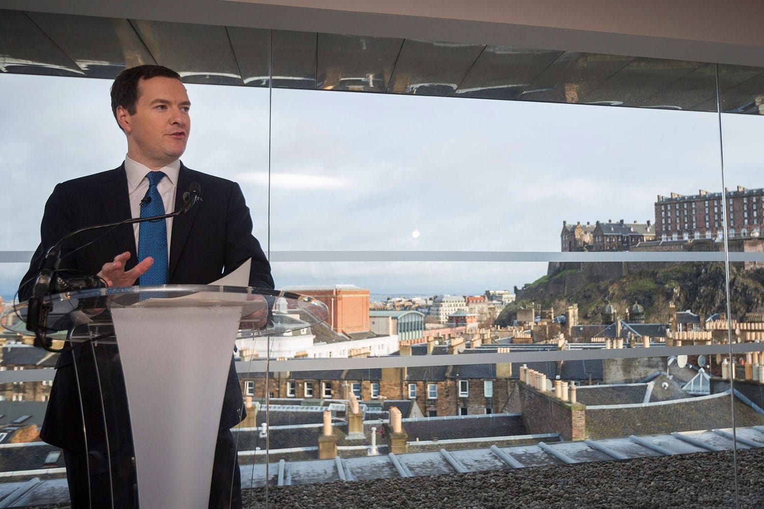 "Si Escocia deja Reino Unido, deja la libra esterlina", asegura el ministro de Finanzas británico