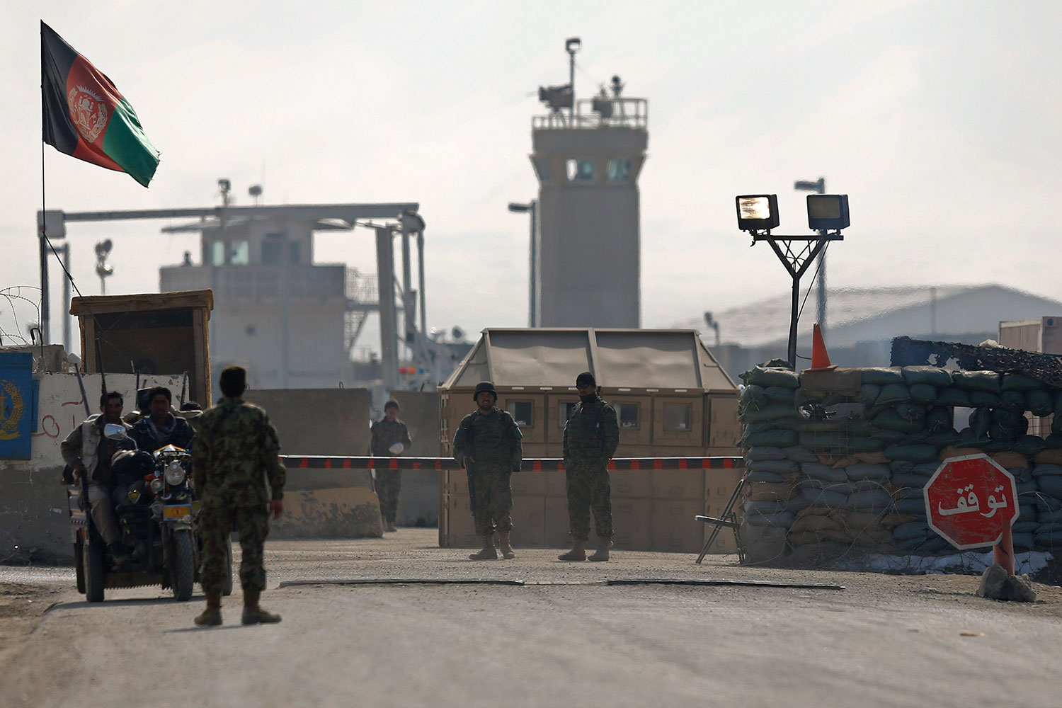 Afganistán libera a 65 presos considerados por Estados Unidos un peligro para la seguridad