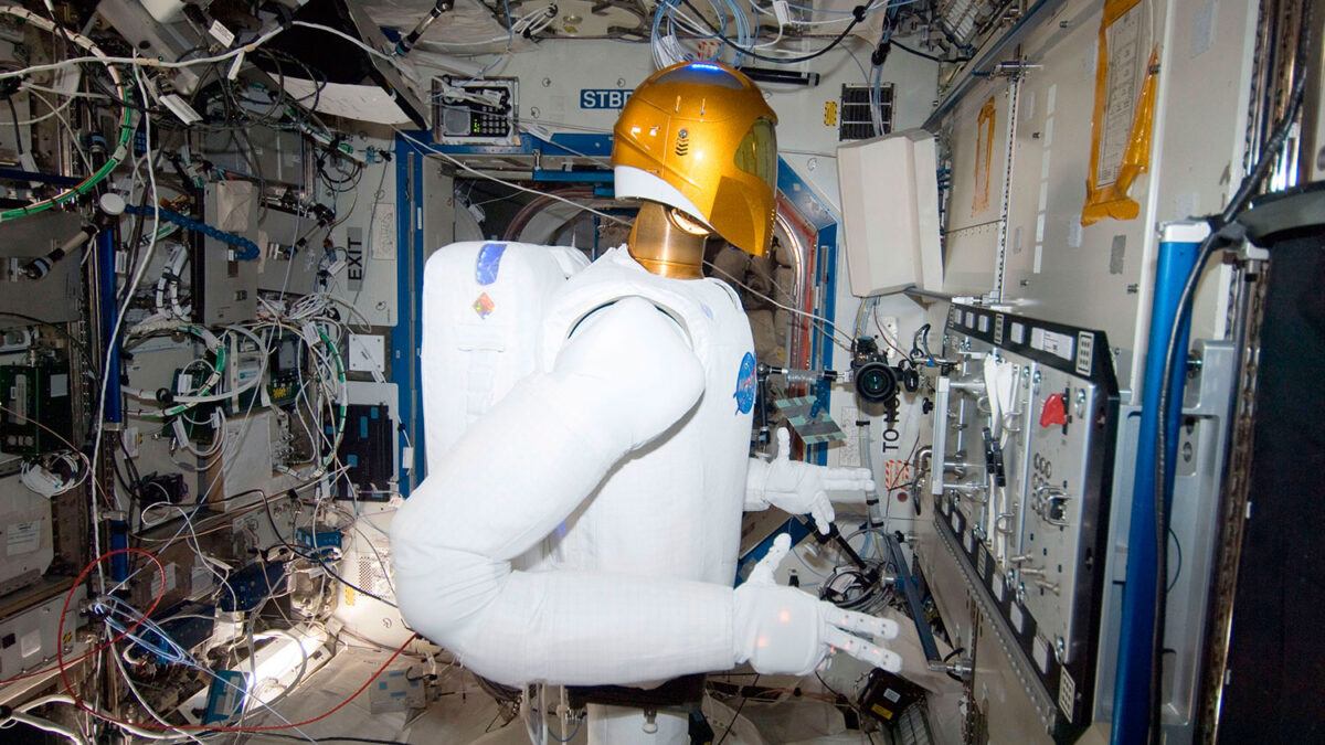 La NASA entrena a un robot humanoide para que ejerza como médico de urgencias en la ISS