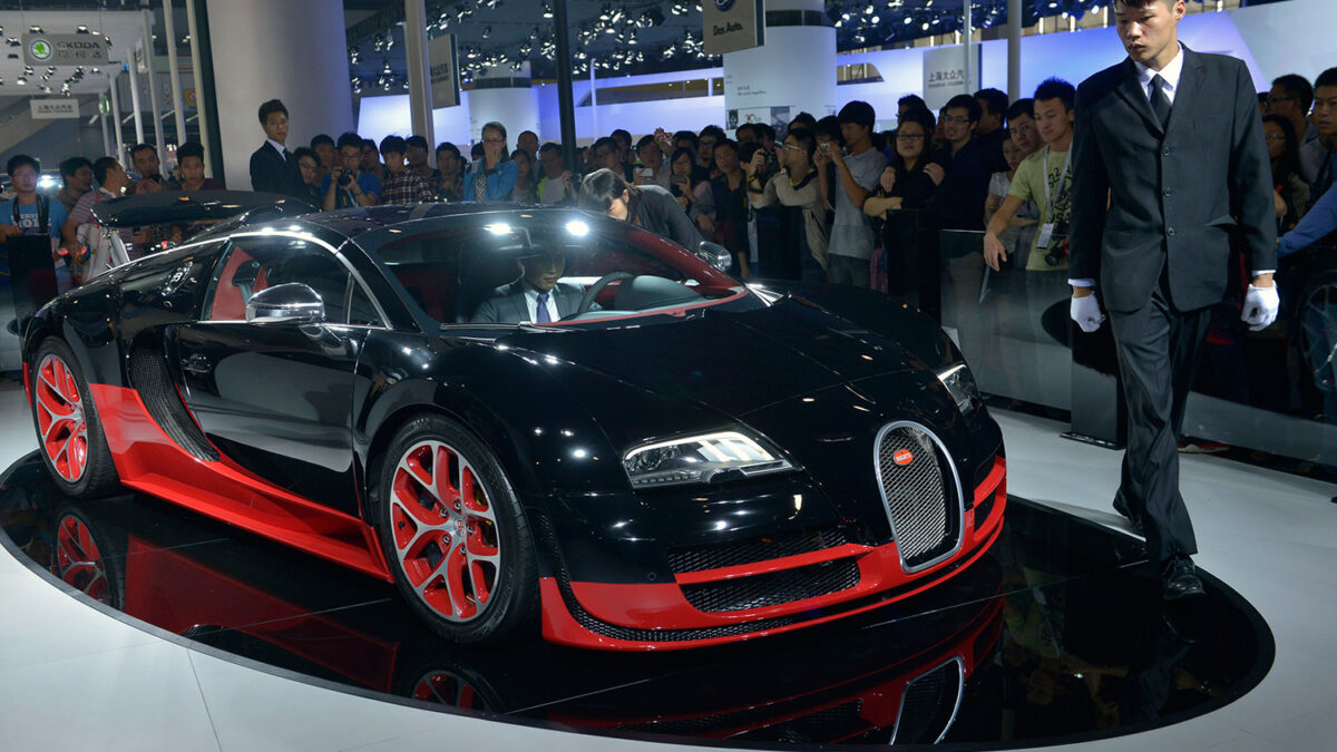 La marca Bugatti vende un Veyron por 2,13 millones de euros.