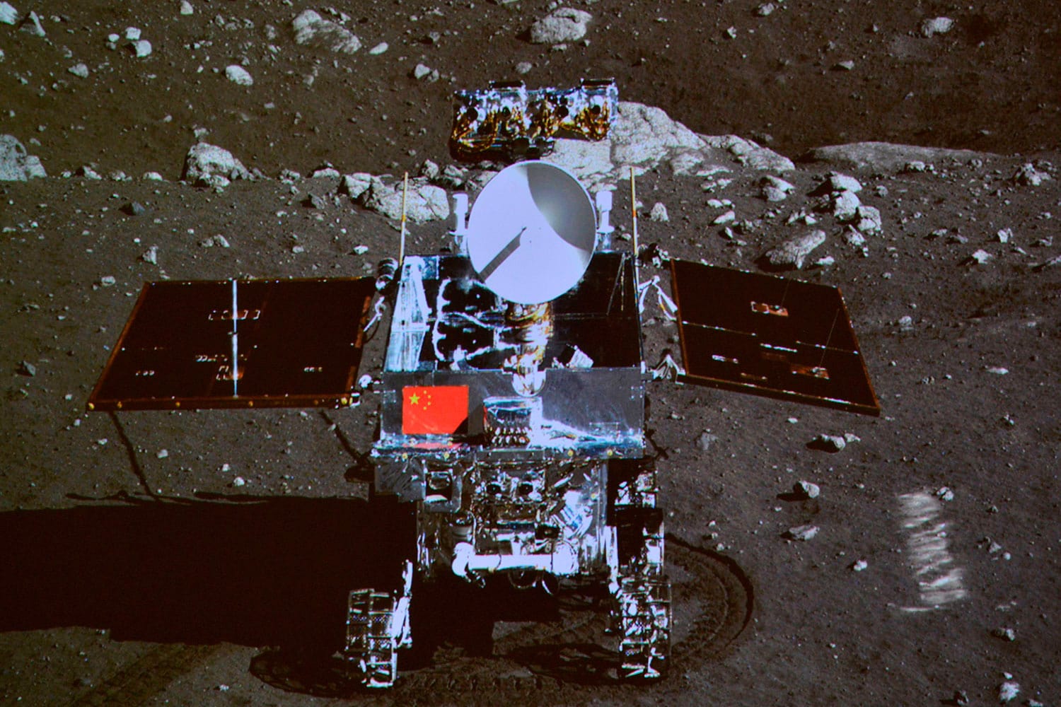 El robot Yutu pone fin a su periplo en la Luna.