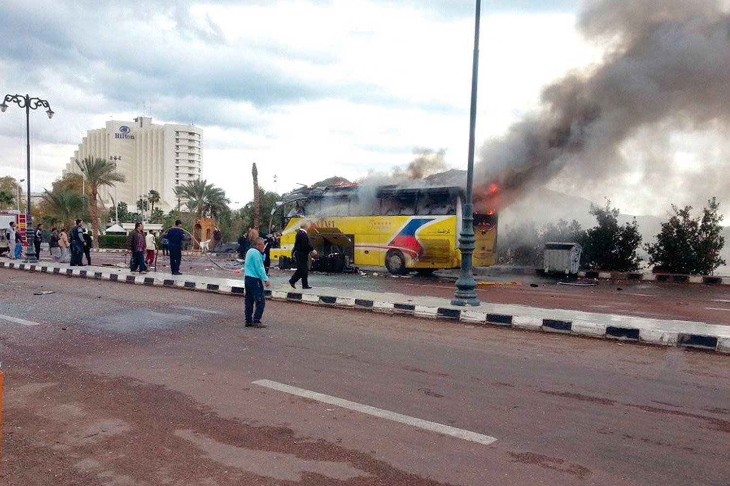 Mueren 3 turistas surcoreanos en una explosión de un autobús en Egipto.