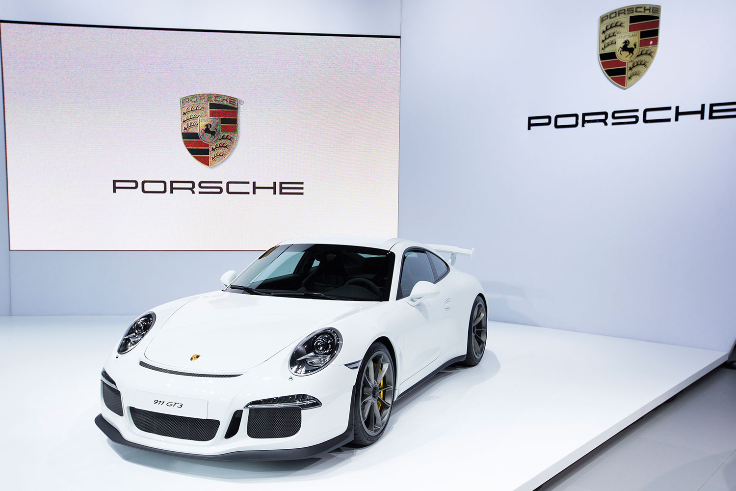 Porsche llama a revisión a 785 unidades de su último modelo por riesgo de que se incendie