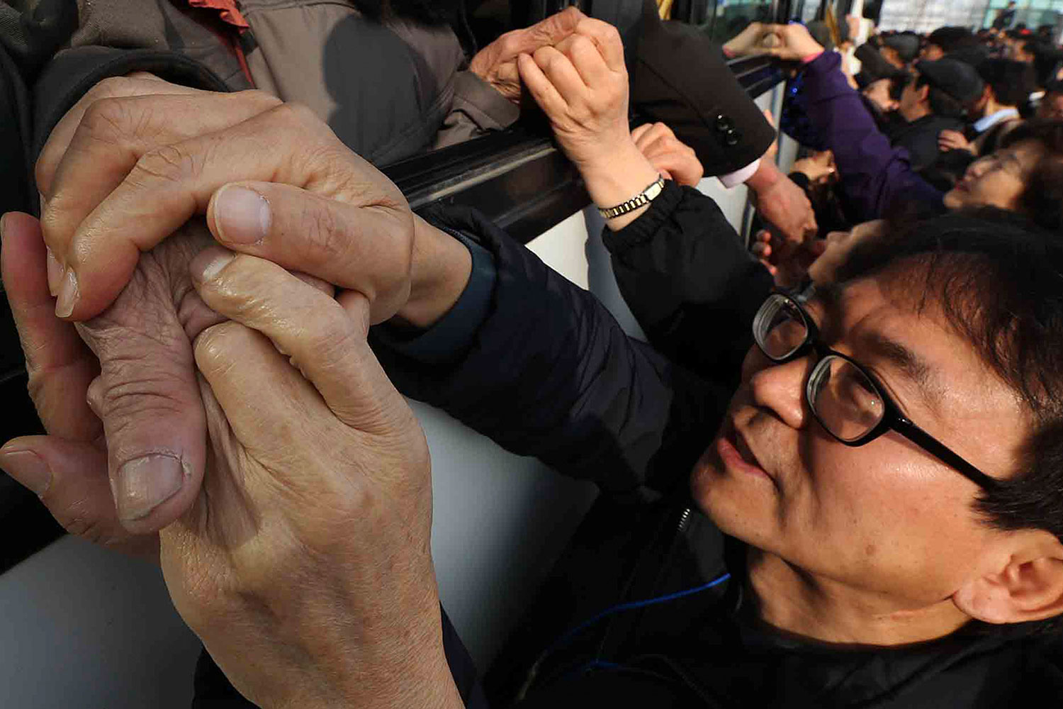 Despedida de las familias coreanas después de tres días de reuniones