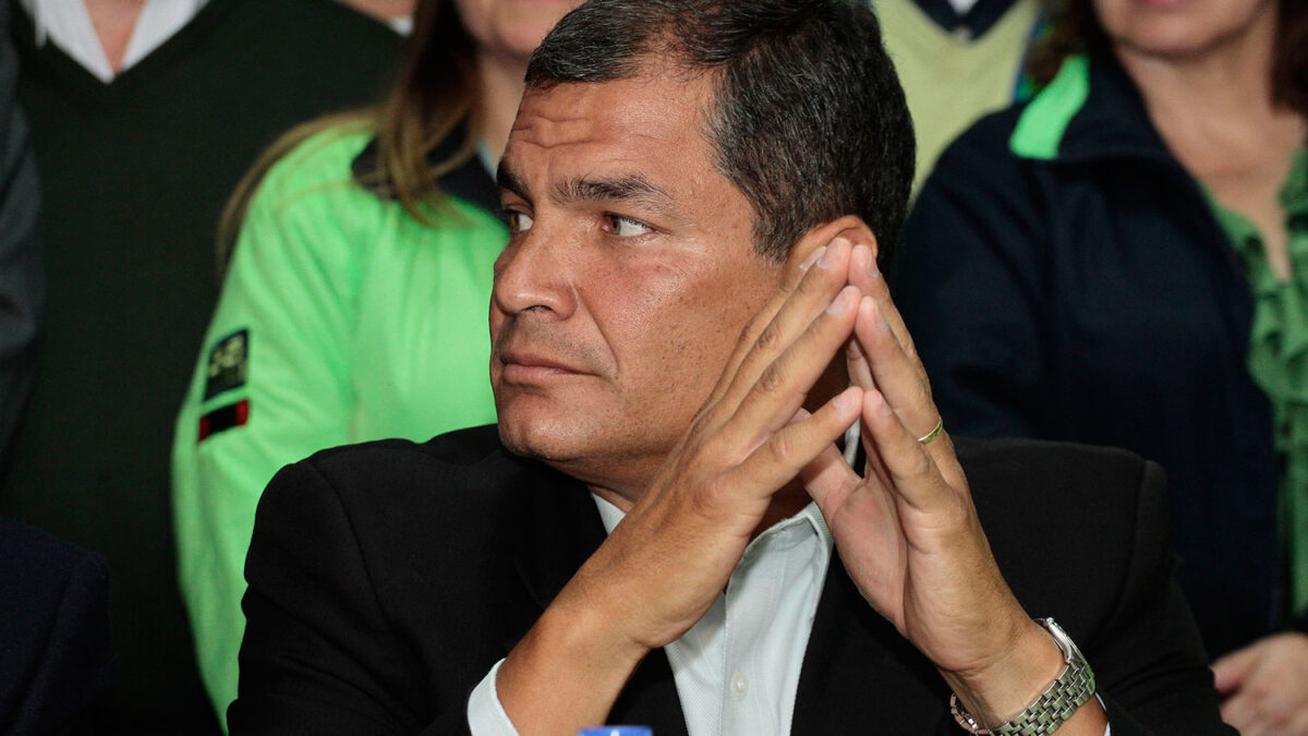 Rafael Correa pide al gabinete ministerial su renuncia para realizar cambios en el Gobierno