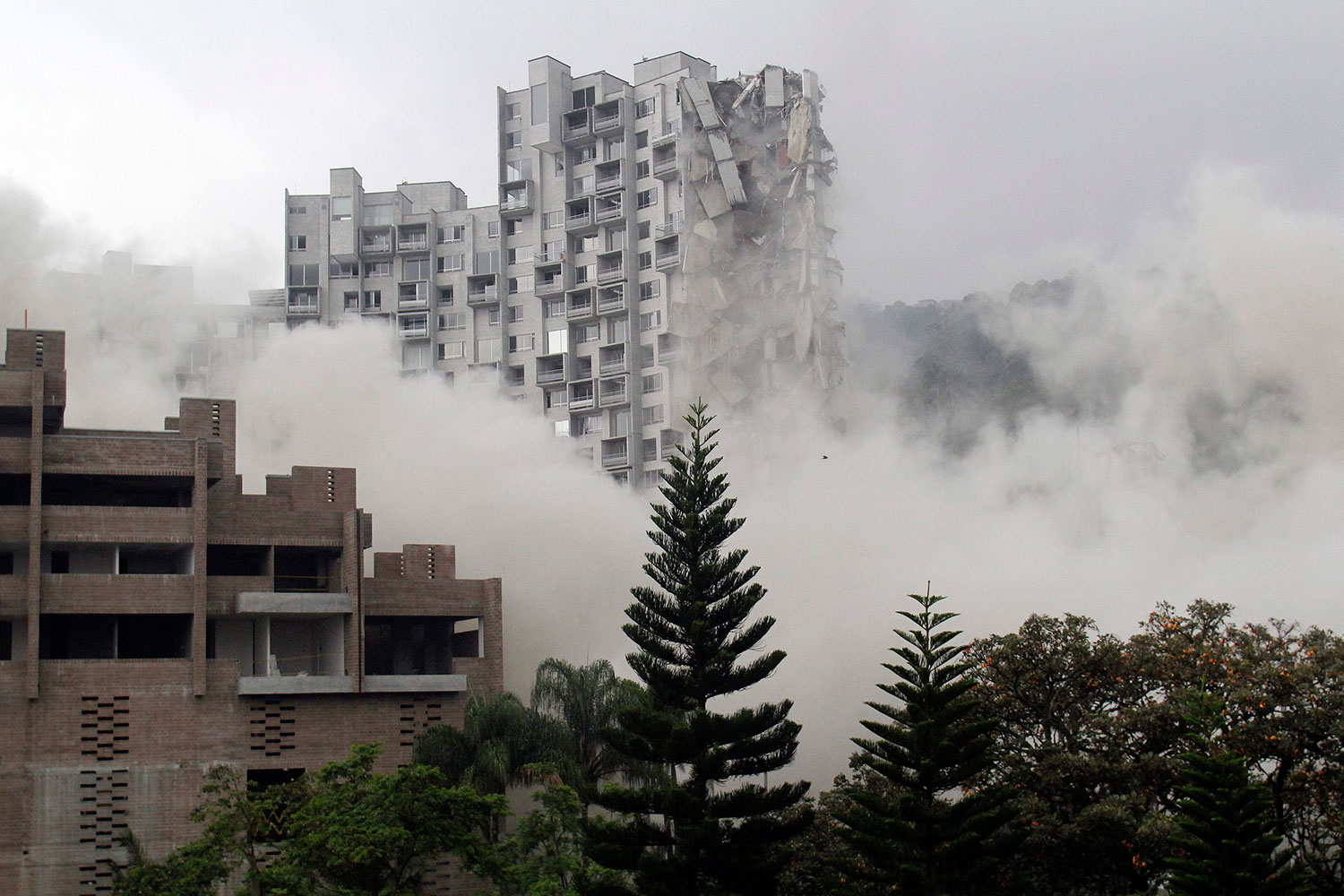 Derrumban la Torre 5 del complejo residencial Space de Medellín