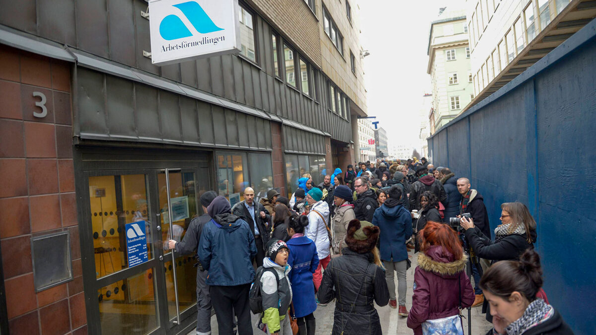 Convocan por error a 61.000 demandantes de empleo en Estocolmo