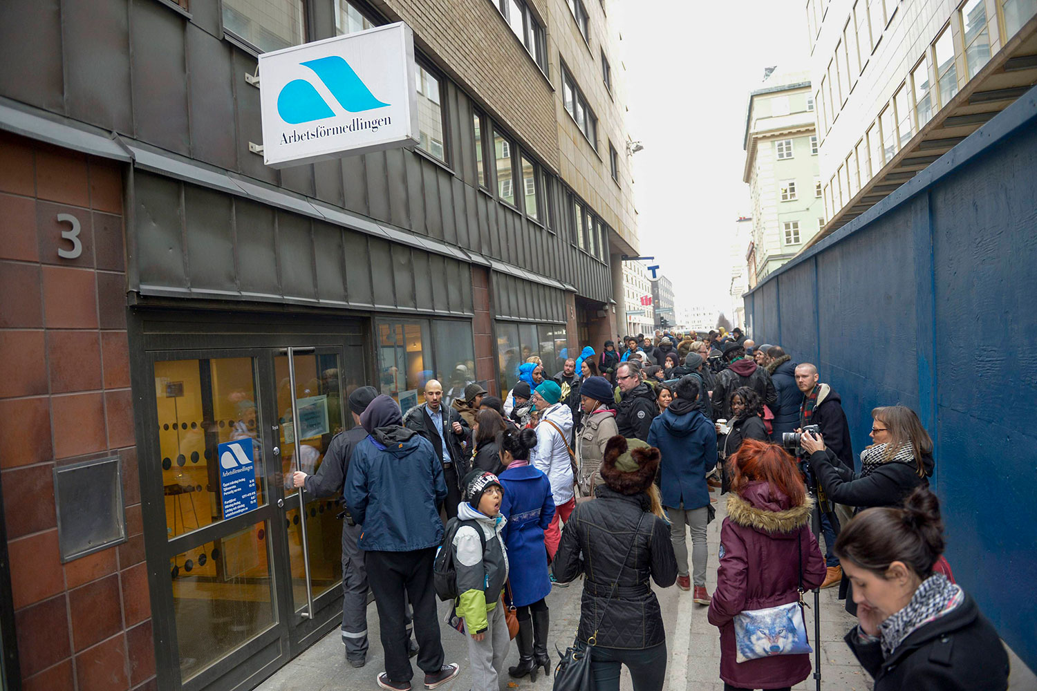 Convocan por error a 61.000 demandantes de empleo en Estocolmo