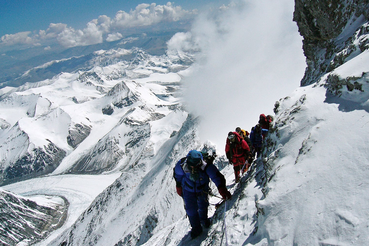 Escalar el monte Everest costará 8.000 euros a partir de esta primavera