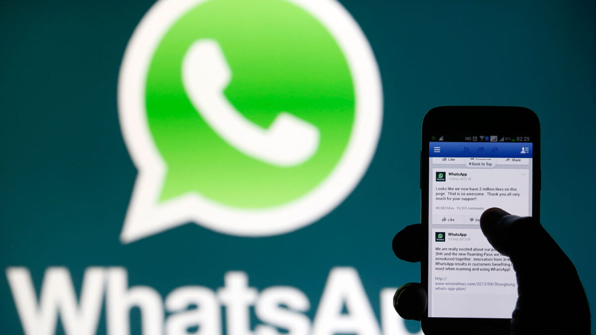 Facebook compra WhatsApp por 19.000 millones de dólares.