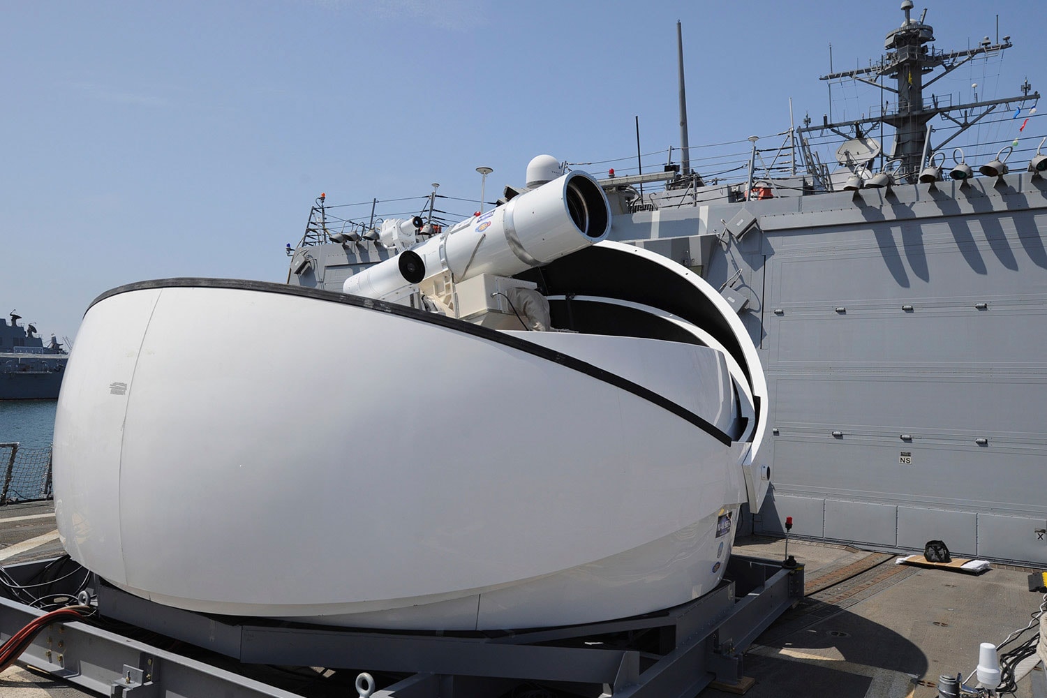El Pentágono utilizará cañones láser en sus barcos de guerra