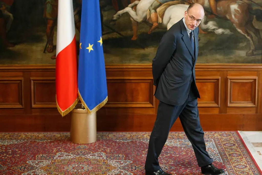 Dimite Enrico Letta como primer ministro de Italia
