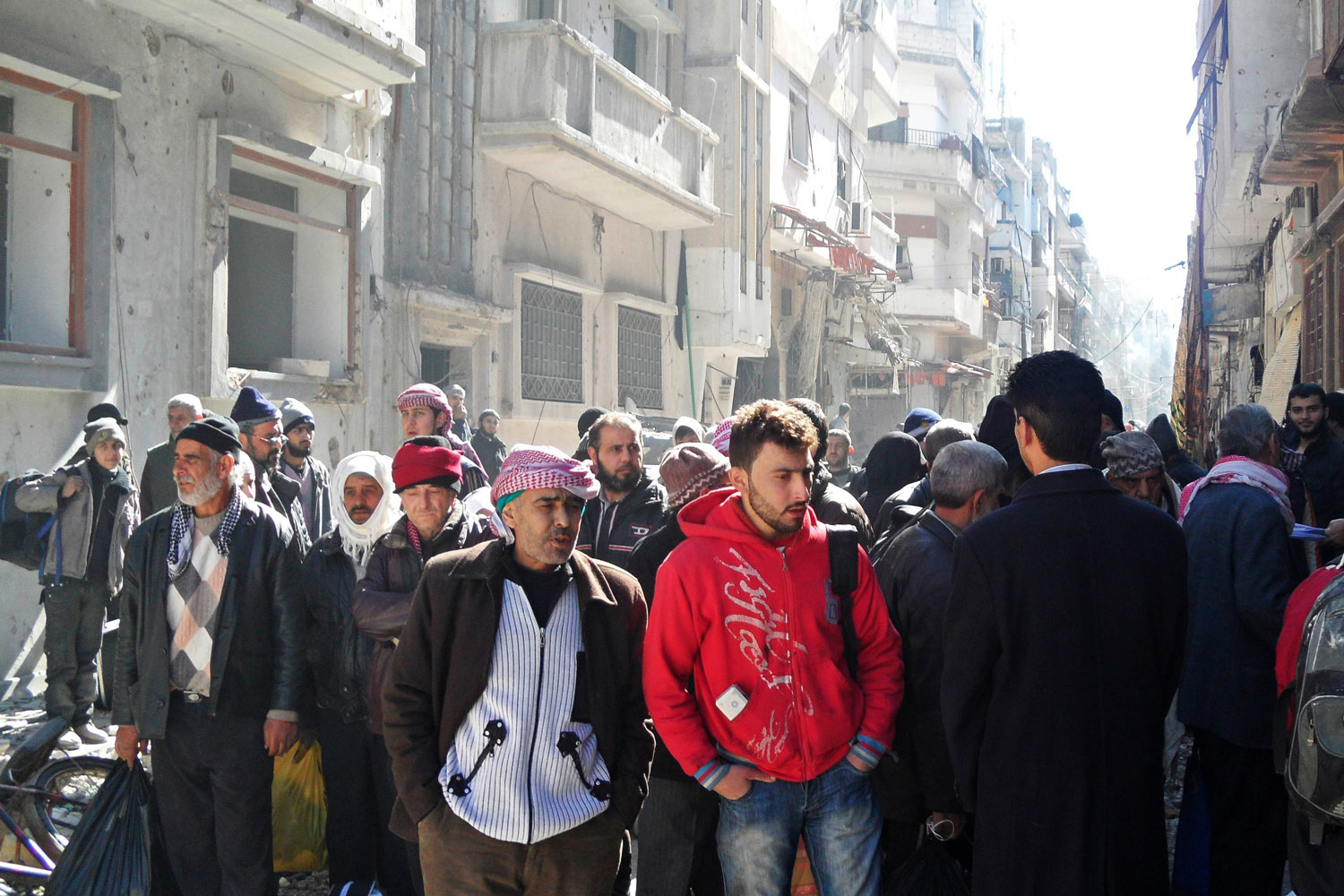 Comienza la evacuación de civiles en Homs