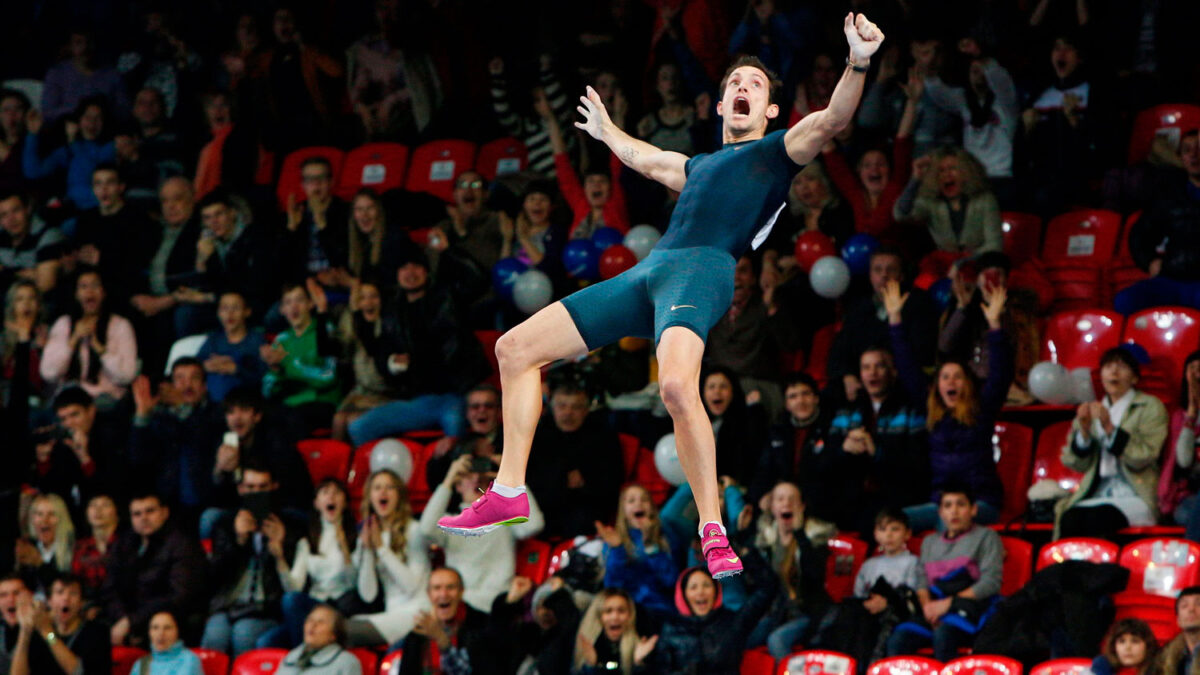 Renaud Lavillenie consigue el récord de salto de pértiga