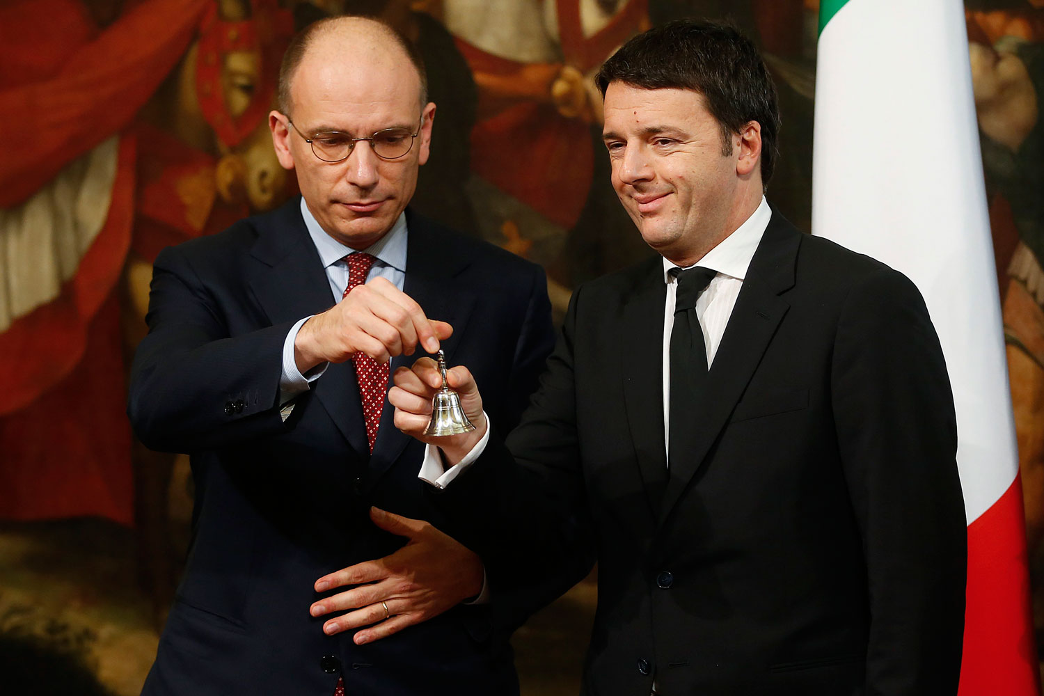 Renzi jura su cargo como primer ministro