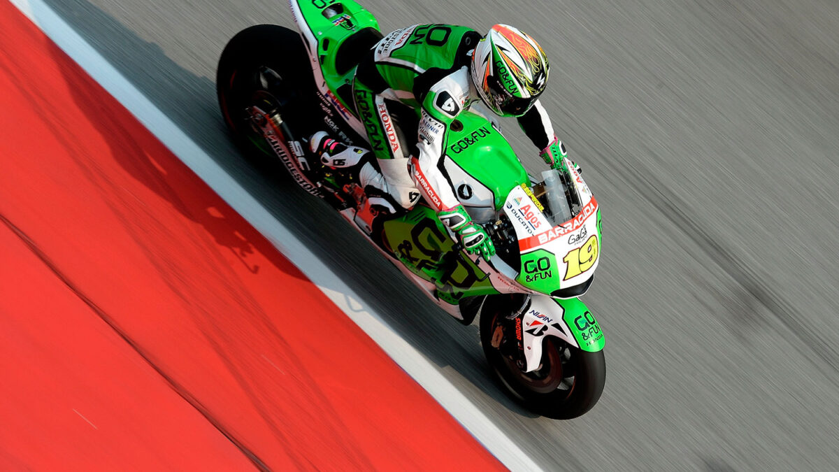 Álvaro Bautista marca el mejor tiempo en los entrenamientos en el circuito de Sepang