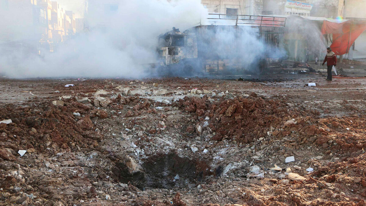 Los barriles de explosivos lanzados por el régimen sobre un colegio de Al Mazirib mata a 18 personas